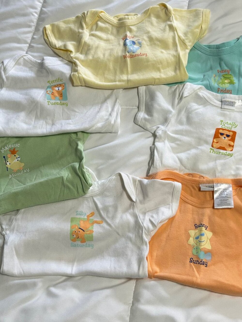 0-6 mos Gerber Days of the Week Bodysuit Short Sleeve - Lot of 7 Like New